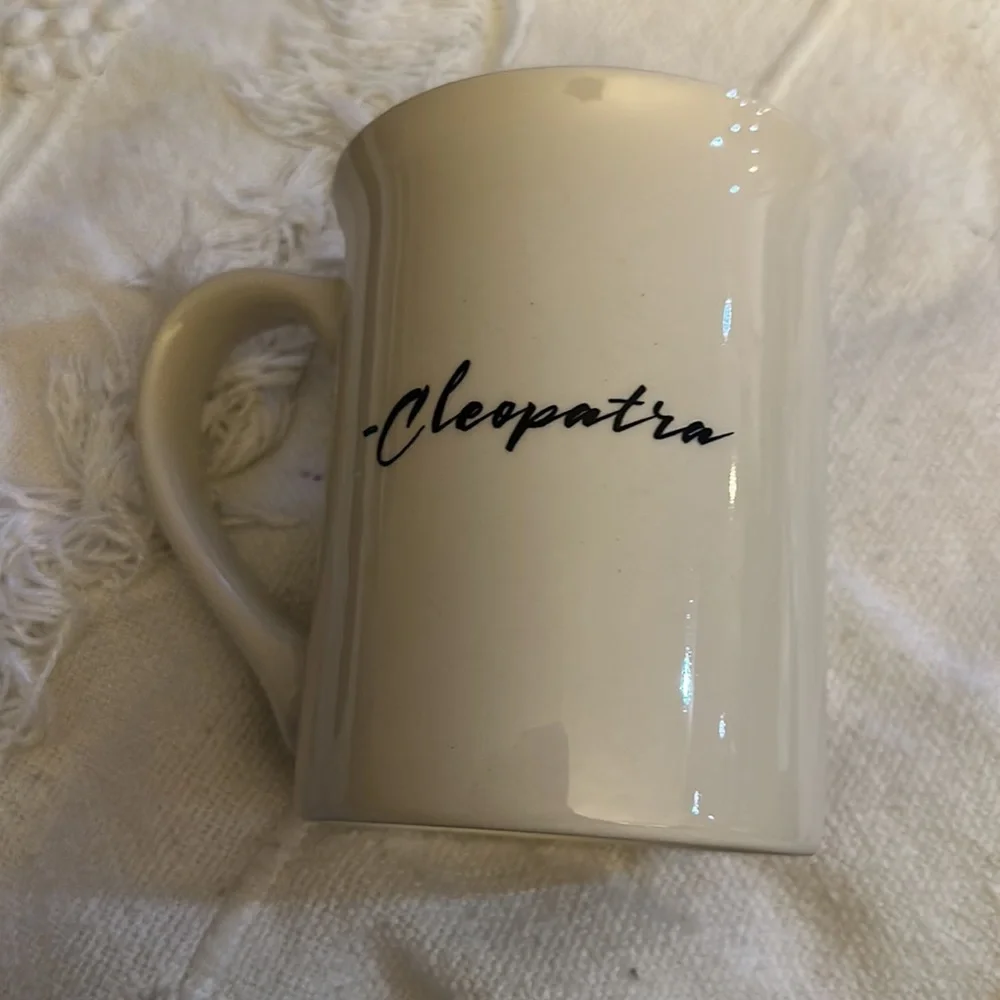 White & Black ‘Yas’ Queen Cleopatra Mug